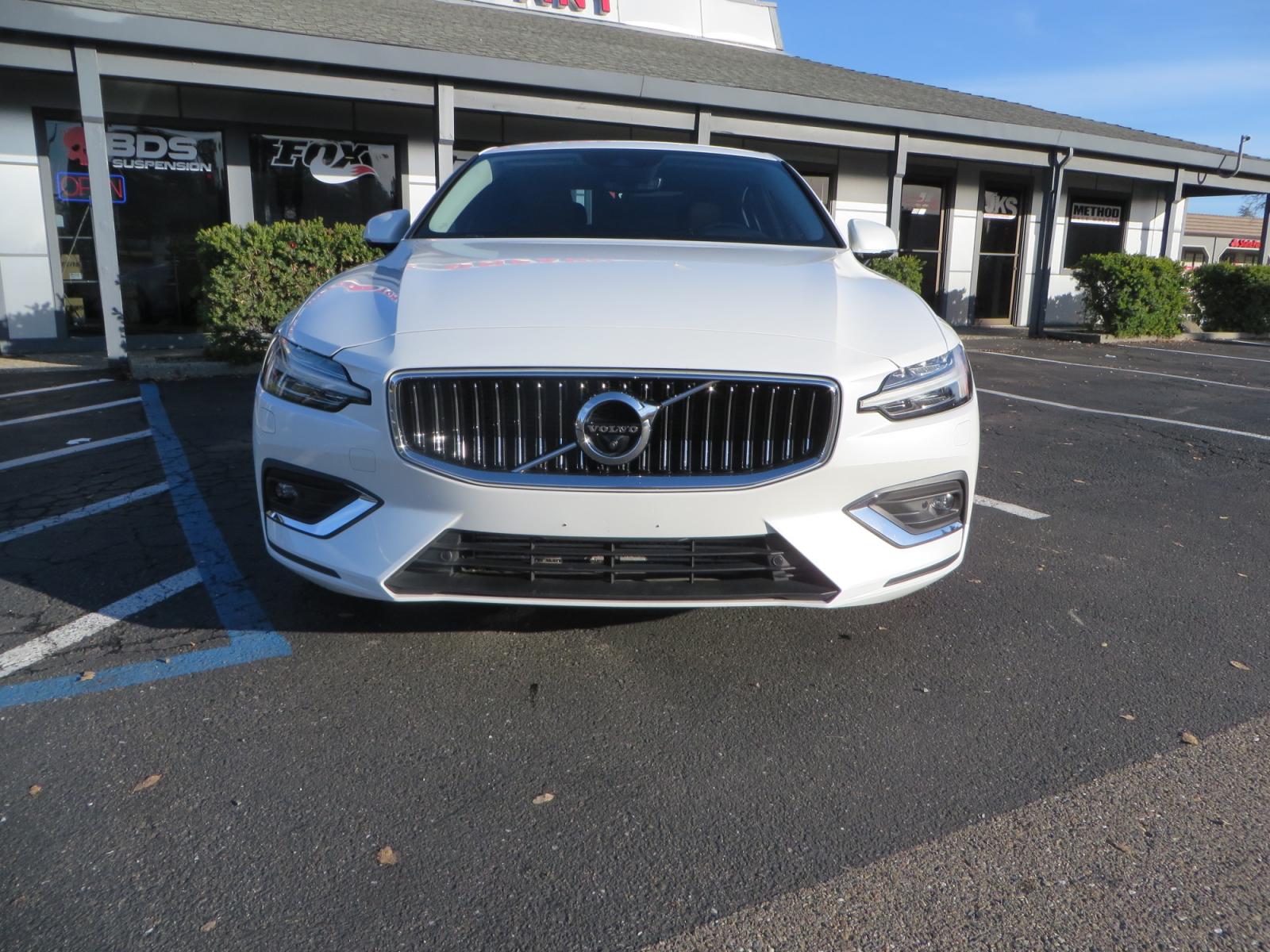2019 White /BROWN Volvo S60 Inscription (7JRA22TL8KG) with an 4-Cyl, Drive-E, Turbo, Supercharged, 2.0 Liter engine, Automatic, 8-Spd Geartronic w/Adaptive Shift transmission, located at 2630 Grass Valley Highway, Auburn, CA, 95603, (530) 508-5100, 38.937893, -121.095482 - Photo #1